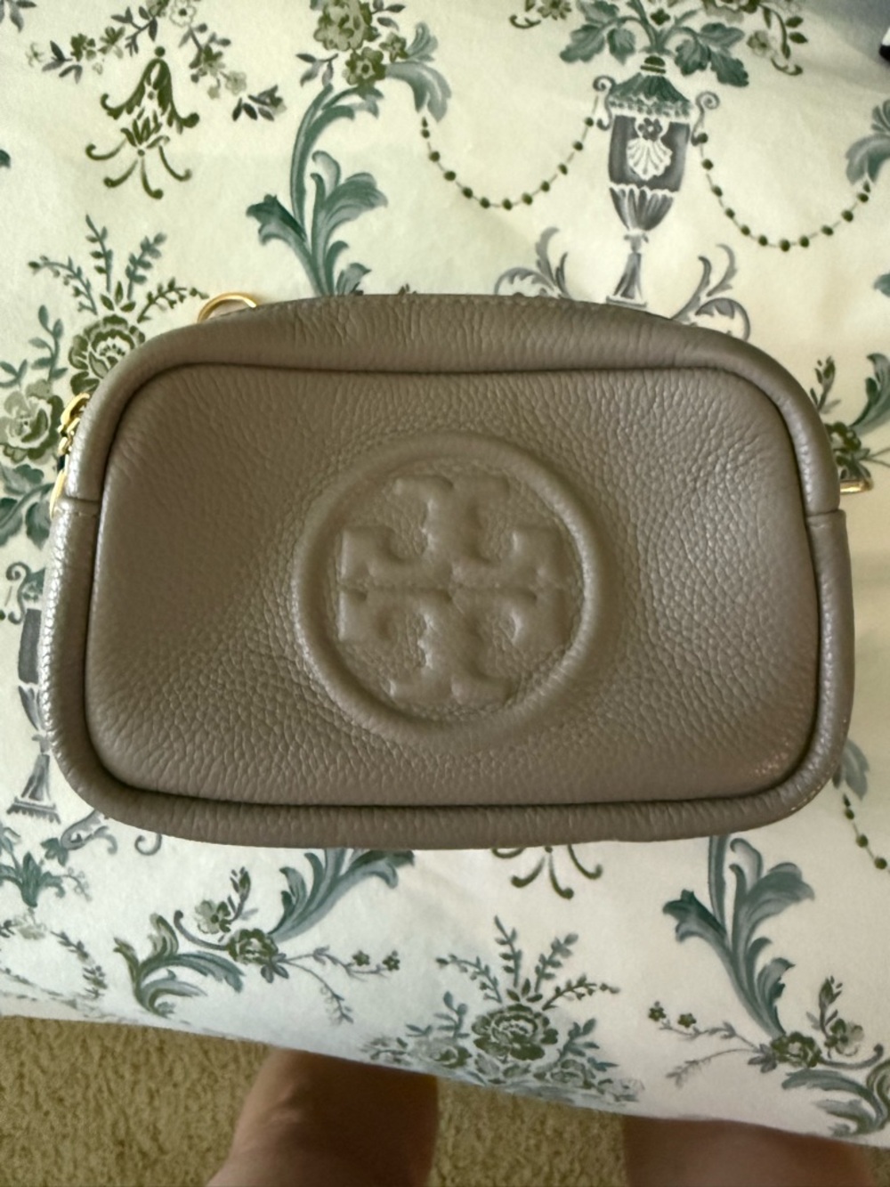 Tory Burch Perry Bombe Pebbled Leather Camera Bag - Taupe Gray